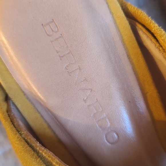 Bernardo Mustard Suede Knot Mules Slip-On Pointed Toe Women’s Shoes - Picture 3 of 7